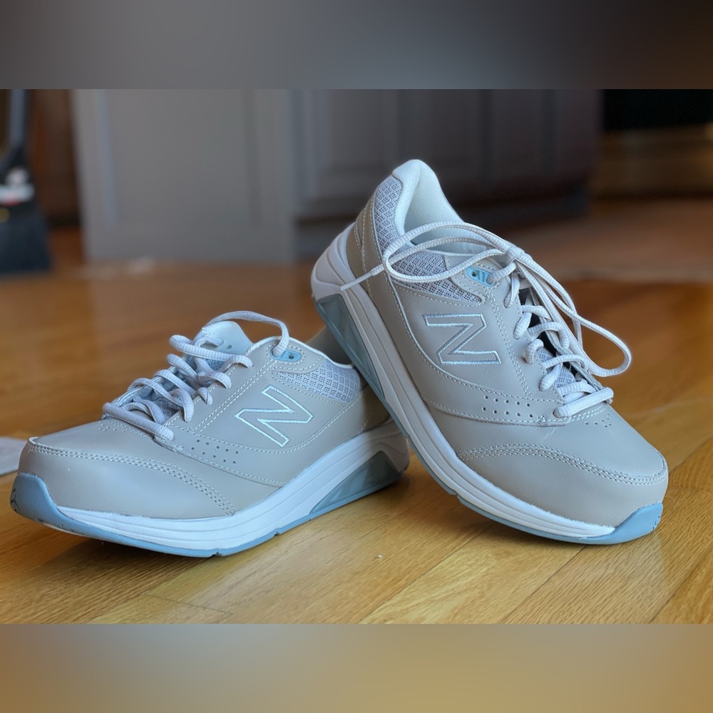 New Balance Women's Gray Athletic Shoes - 928v3 - size 8 Wide